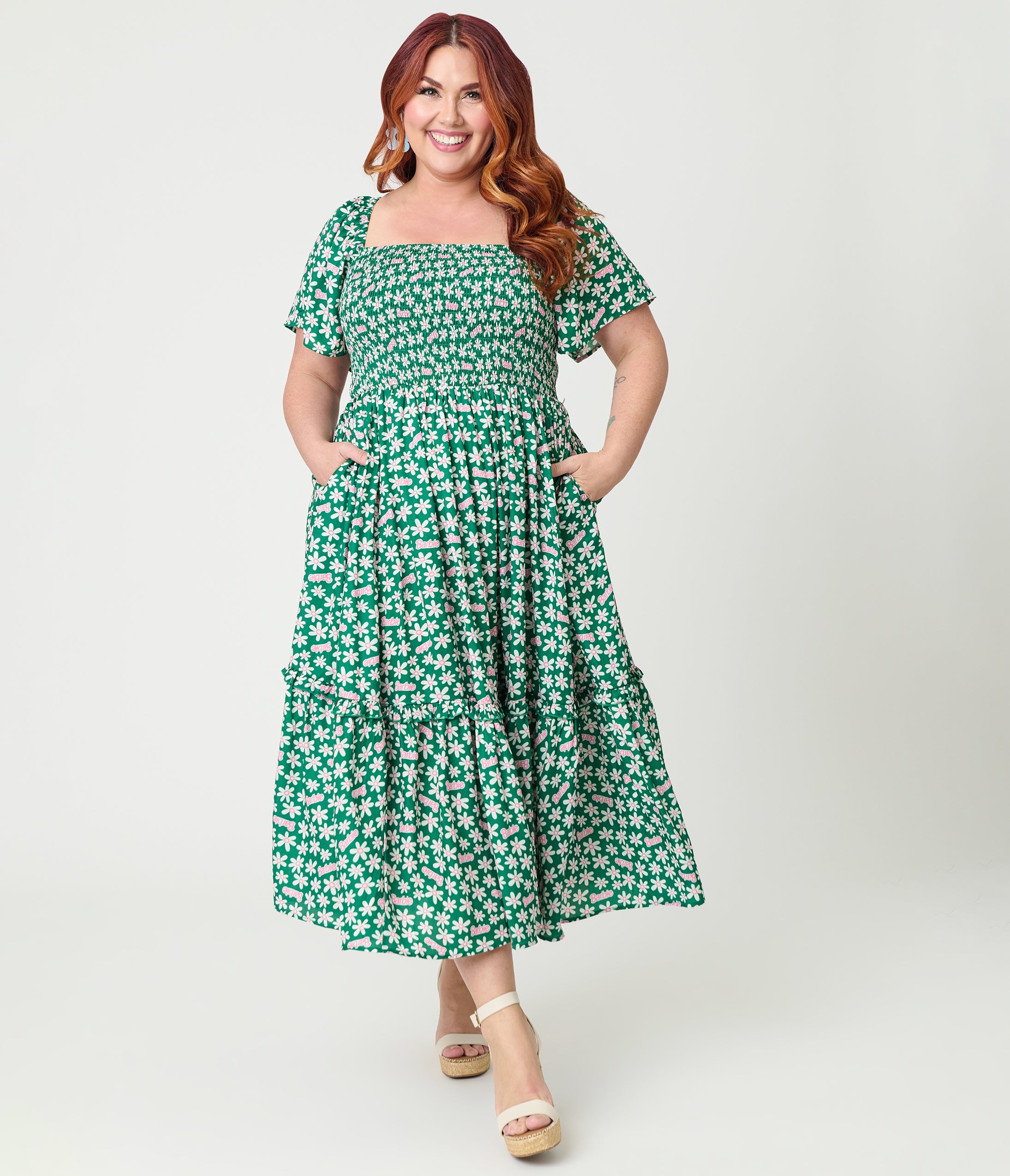 Barbie鈩?x Unique Vintage Plus Size Green Ditzy Daisy Smocked Midi Dress