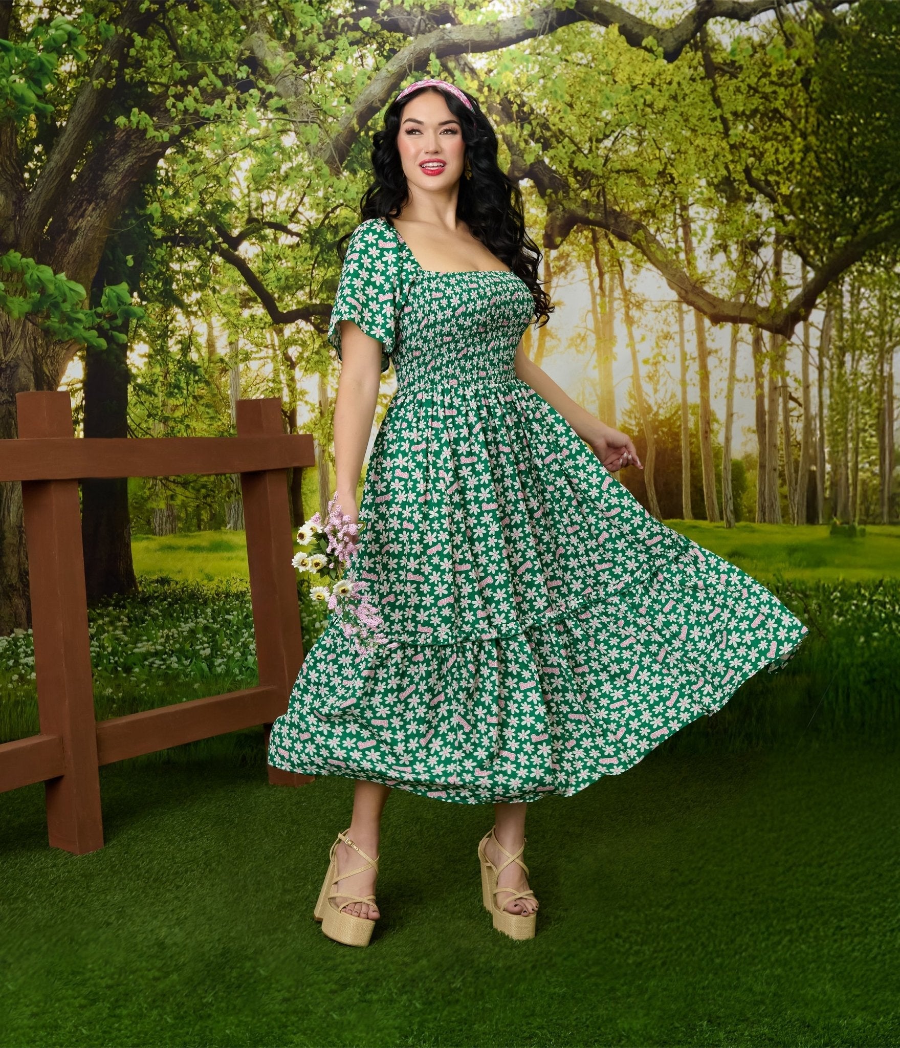 Barbie芒鈧∶?脗垄 x Unique Vintage Green Ditzy Daisy Smocked Midi Dress