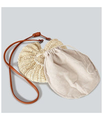 Beige Conch Shell Straw Clutch