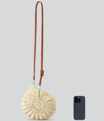 Beige Conch Shell Straw Clutch
