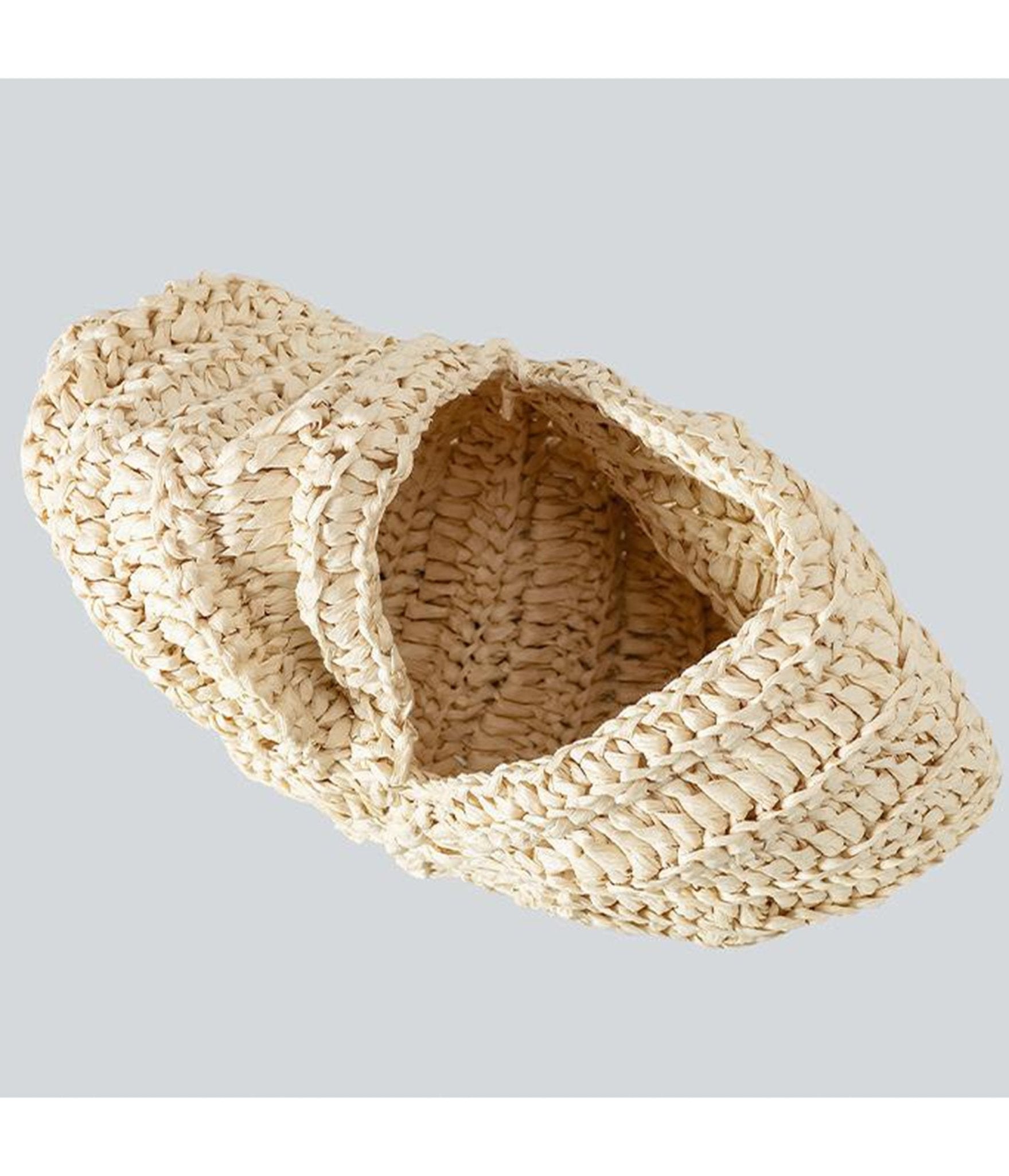 Beige Conch Shell Straw Clutch