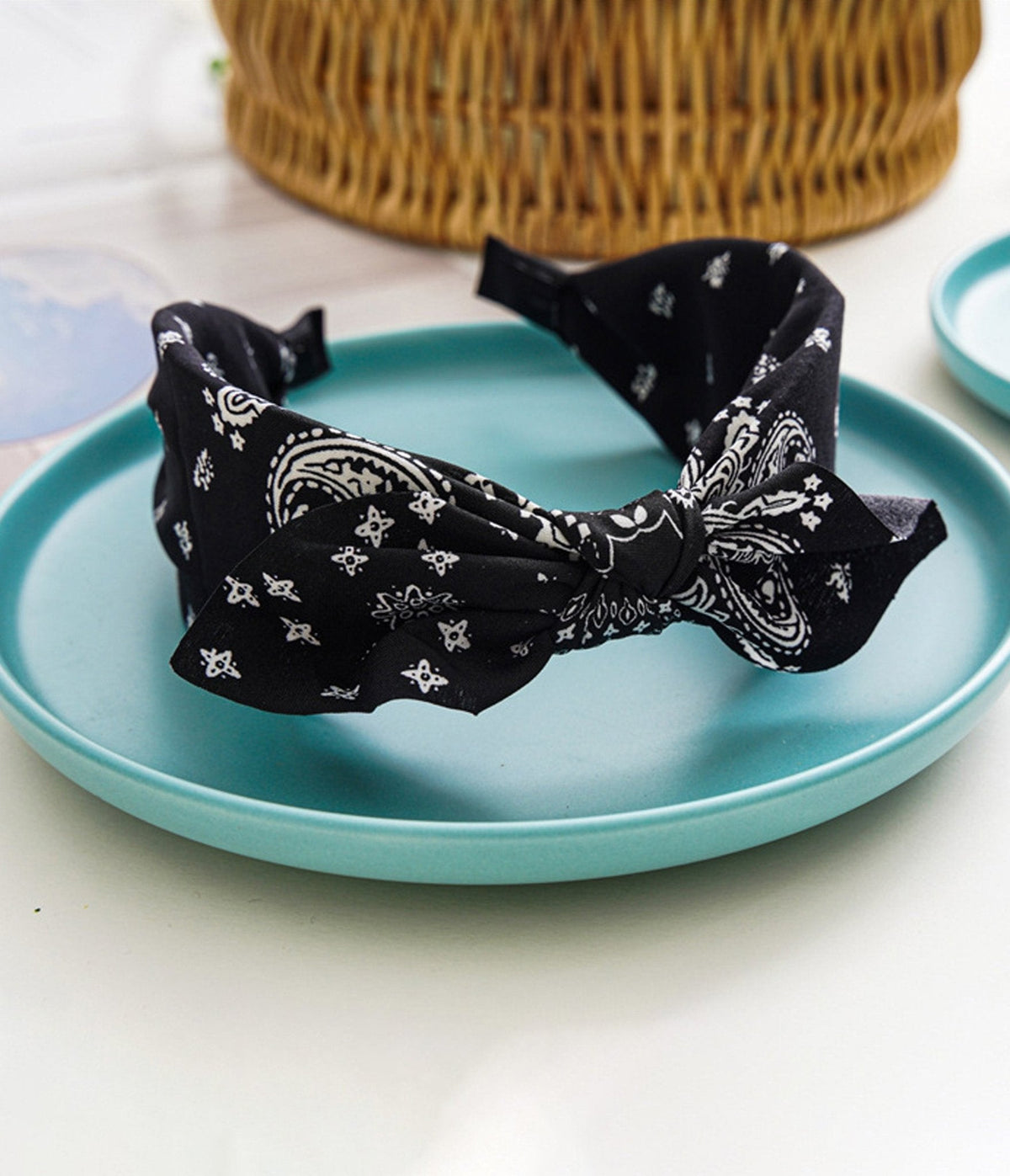 Black & White Cashew Nut Flower Wide Headband
