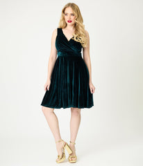 Emerald Velvet Sleeveless Flare Dress